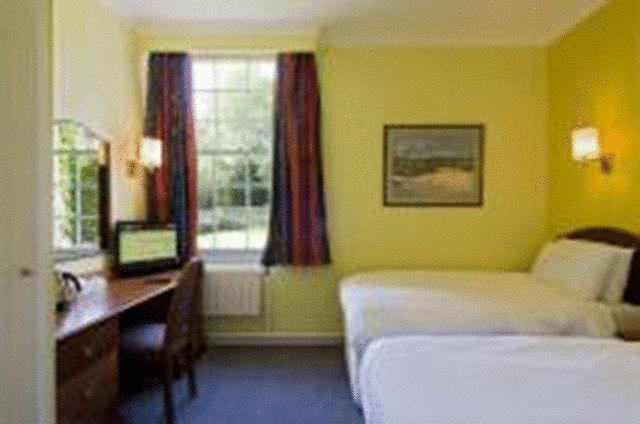 Ellersly House Hotel Edinburgh Room photo